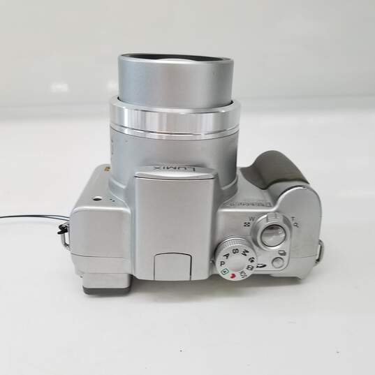 Panasonic Lumix DMC-FZ3 3MP Digital Camera [No Flash] image number 4