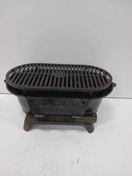 Lodge Sportsman's Cast Iron Pro Grill image number 3
