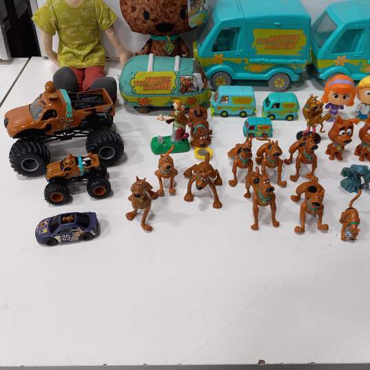 Scooby Doo Collectibles Bundle image number 5