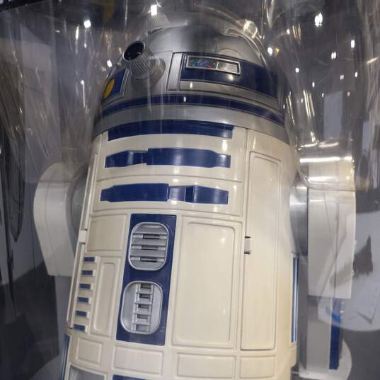 R2-D2 Interactive Astromech Droid IOB image number 2