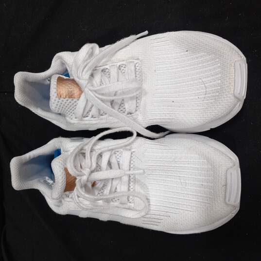 WOMENS WHITE  ADIDAS SHOES SIZE 7 image number 2