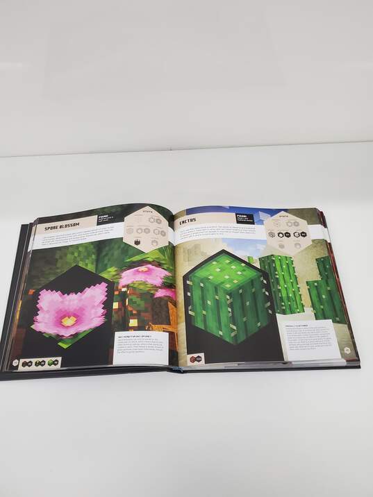 Minecraft: Blockopedia Updated Edition HARDCOVER Book image number 3