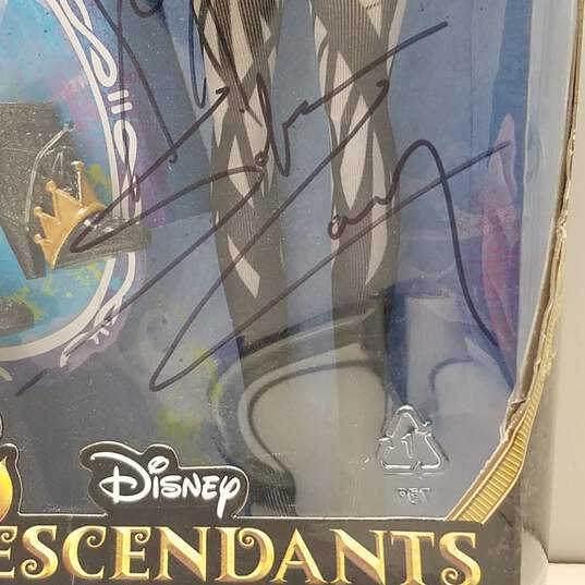 Evie Doll From Disney Film Descendants Signed by  Actor Sofia Carson image number 2