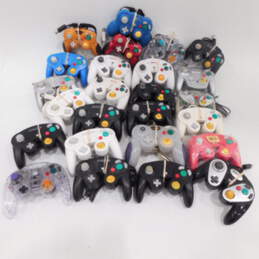 25 Nintendo Gamecube Controllers Mostly Wired