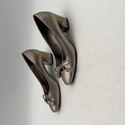 J. Renee Womens Silver Bow Round Toe Slip On Pump Heels Size 6.5 M alternative image
