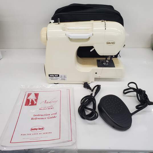 Baby Lock Audrey A-Line Series Model BL67 w/ Cords, Manual, and Carry Case image number 1