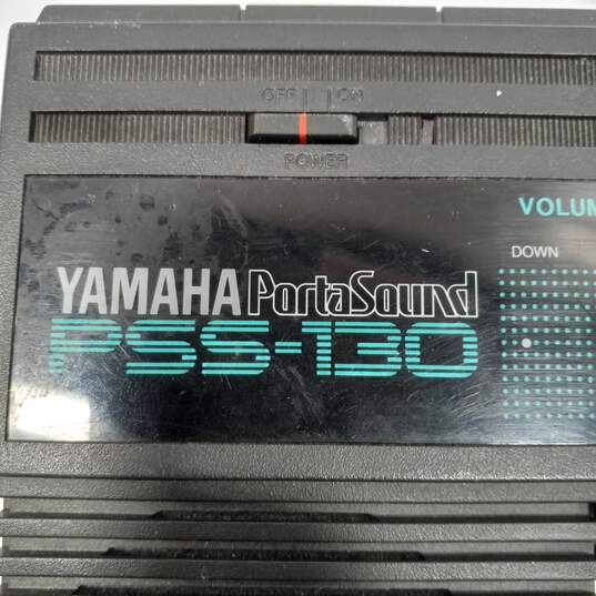 Black Yamaha PSS-130 Digital Keyboard image number 3