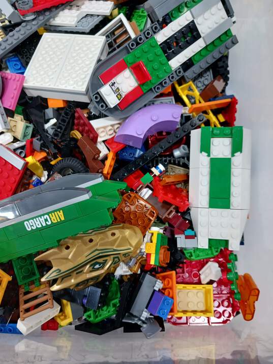 7.5lb Bulk of Assorted Lego Building Bricks, Blocks and Pieces image number 4