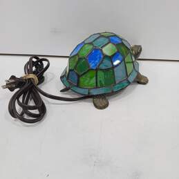 Green Stained Glass Mosaic Turtle Desk Lamp alternative image