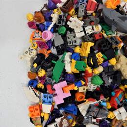 8.5 oz. LEGO Misc. Minifigures Bulk Lot alternative image