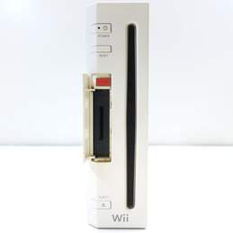 Nintendo Wii Console For Parts or Repair alternative image