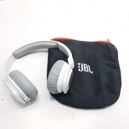 JBL J55 Audio Headphones White with Case image number 8