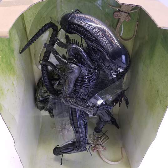 2004 McFarlane Toys 12 Inch Alien Action Figure (With Lunging Inner Jaw) image number 6