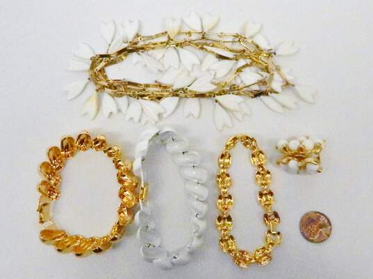 Vintage Napier & Fashion White & Gold Tone Clip-On Earrings Statement Necklace & Chain Bracelets 113.6g image number 9