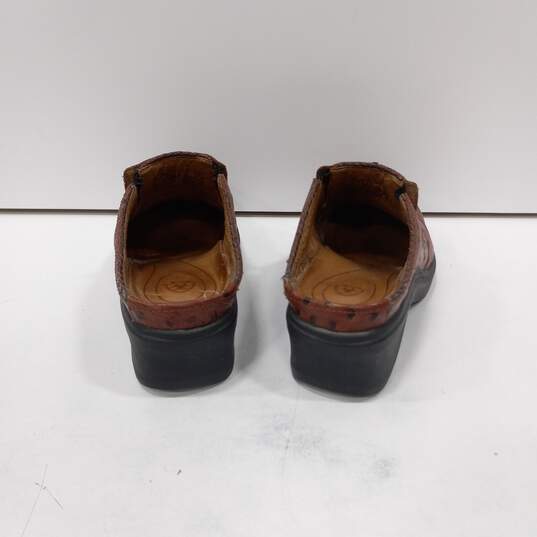 Women's Brown Leather Clog Shoes Size 7B image number 4