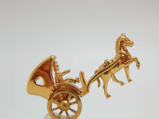 Vintage Coro Gold Tone Honeymoon Heart Cut Out Carriage Buggy Coach & Horse Brooch 10.6g image number 1