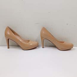 Ladies Beige Heels Size 8.5 alternative image
