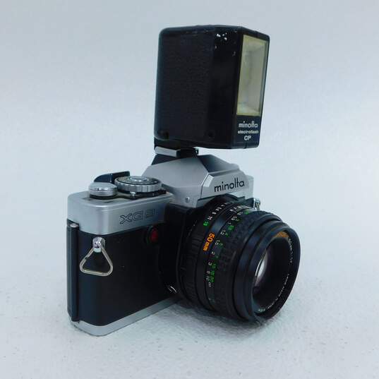VNTG Minolta Brand XG9 Model Film Camera w/ Flash and Lenses image number 2