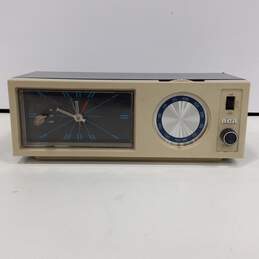 Vintage RCA AM/FM Clock Radio