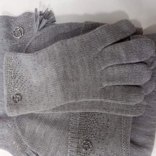 Buy the 3pc Calvin Klein Gift Set Scarf Gloves and Hat (Open Box) |  GoodwillFinds