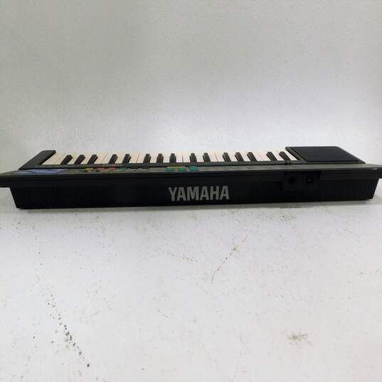 VNTG Yamaha Brand PSS-140 Model PortaSound Electronic Keyboard w/ Power Adapter image number 2