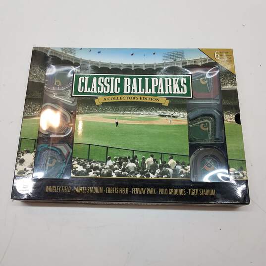 Barnes & Noble Books MLG Classic Ballparks A Collector's Edition image number 1
