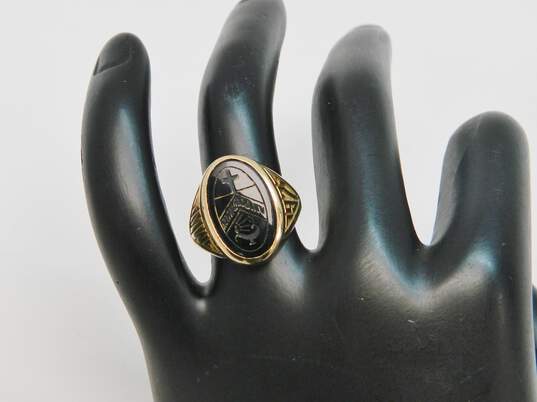Vintage 10K Yellow Gold Onyx 1973 Randolph College Signet Class Ring 7.0g image number 3