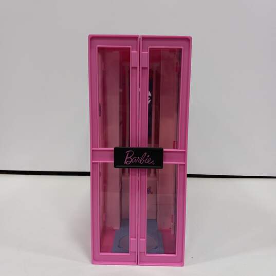 Barbie Dream Closet Display Case & Playset image number 2