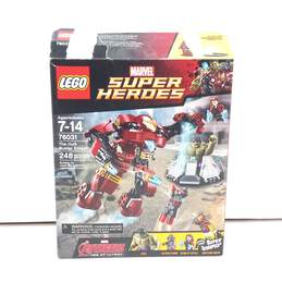 LEGO Marvel Super Heroes The Hulk Buster Smash Set #76031