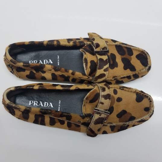 AUTHENTICATED Prada Brown Leopard Print Fur Flats Size 36 image number 3