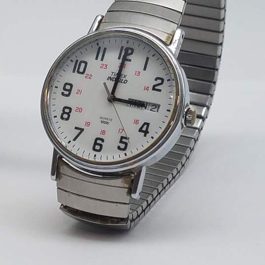 Vintage Retro Timex Date-Day Indiglo Men's Stainless Steel Quartz Watch image number 3