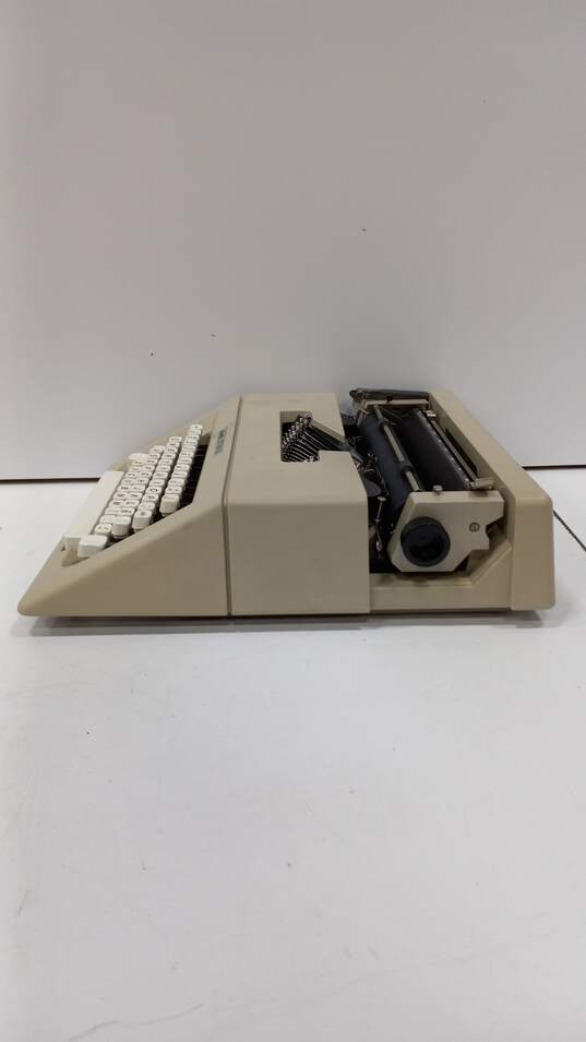 Vintage Olivetti Lettera 25 Typewriter image number 2