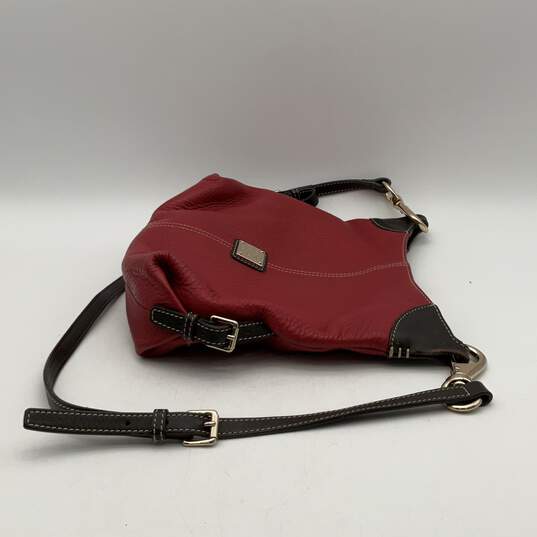 Womens Red Pebble Leather Adjustable Strap Inner Pockets Crossbody Bag image number 4