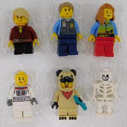 10oz Lego Mini Figurines Loose alternative image