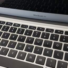 Apple MacBook Air (13.3-inch, macOS Big Sur) A1466 alternative image