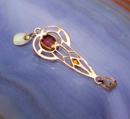 Vintage 10K Yellow Gold Filigree Red Glass & Mother of Pearl Pendant - 0.8g image number 3