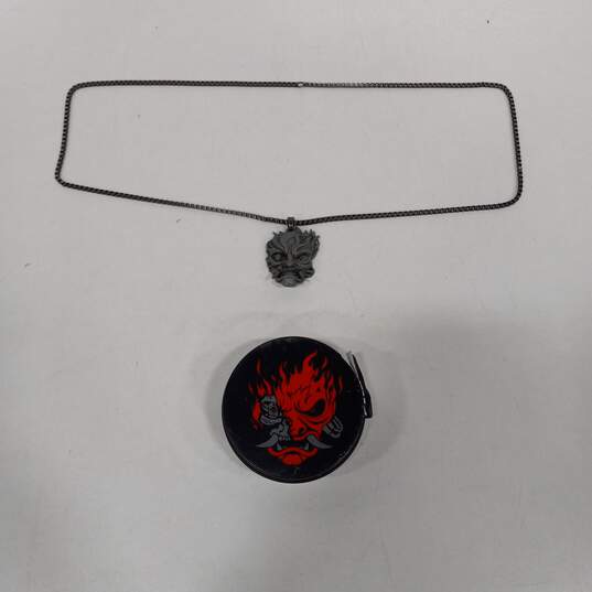Cyberpunk 2077 Samurai Medallion Necklace In Tin image number 1