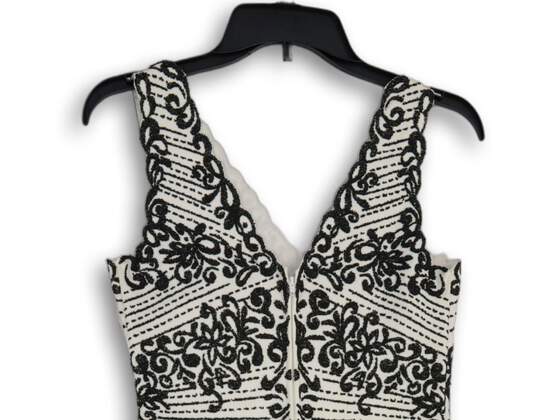 Womens Black White Embroidered Sleeveless Back Zip Blouse Top Size S/P image number 3