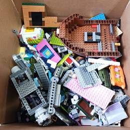 6.65lbs Lot of Assorted Building Toy Pieces alternative image