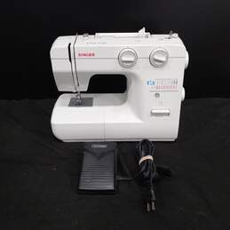 Singer Model 1120 Portable Electronic Sewing Machine w/Pedal