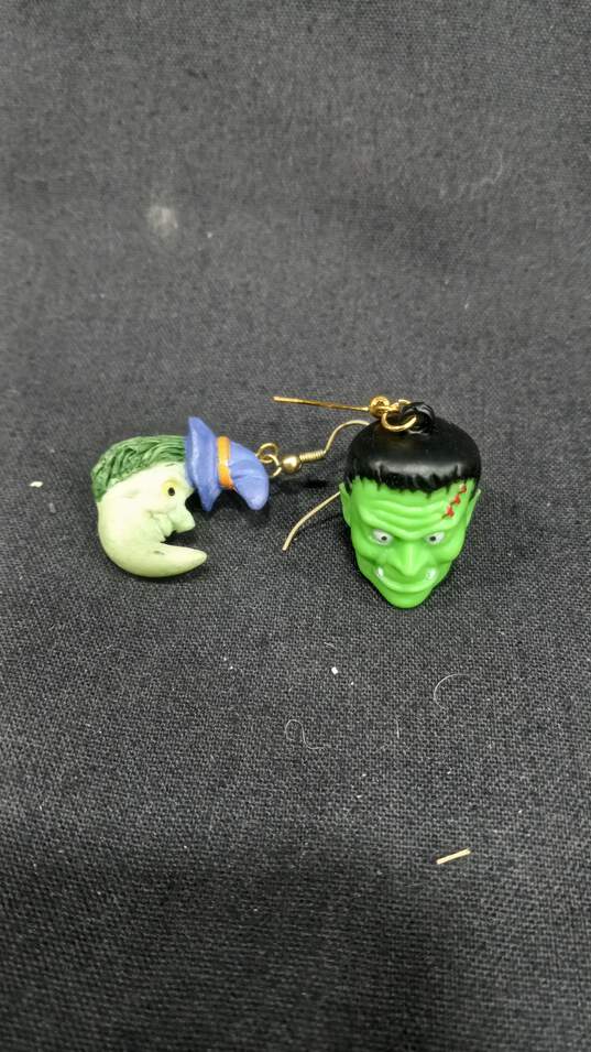 Set of Halloween Themed Costume Fashion Jewelry image number 4