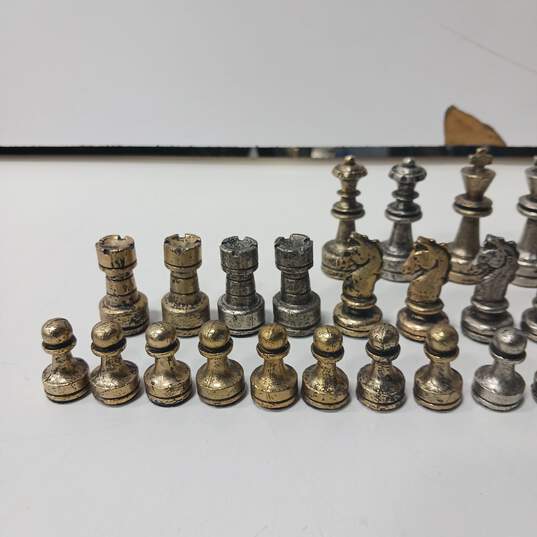 Classic Chessmen Complete 32pc Set of Chess Game Pieces image number 4