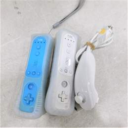 Nintendo Wii w/ 4 games alternative image