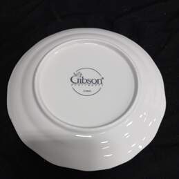 Bundle of 4 Gibson Housewares Floral Design Dinner Plates alternative image