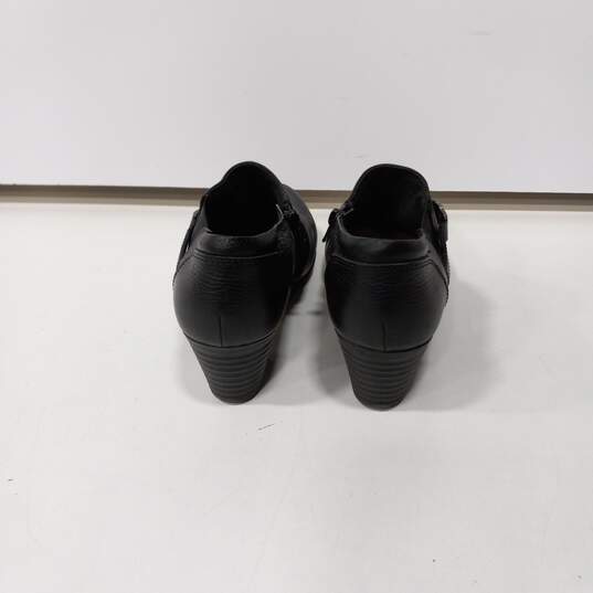 Women's Black Heels Size 9M image number 2