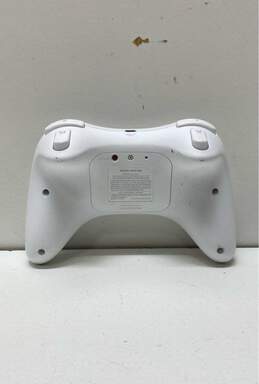 Nintendo Wii U Wireless Pro Controller- White alternative image