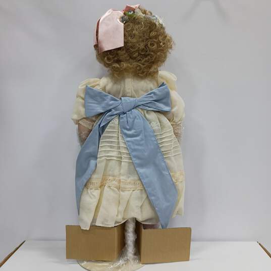 Danbury Mint Jan Hagara's Victorian Children Doll In Box image number 6