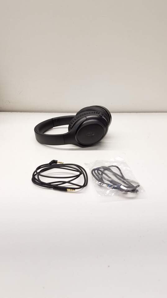 Bundle of 3 Assorted Headphones with Cases image number 2