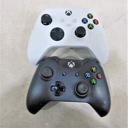Xbox One w/ 4 games alternative image