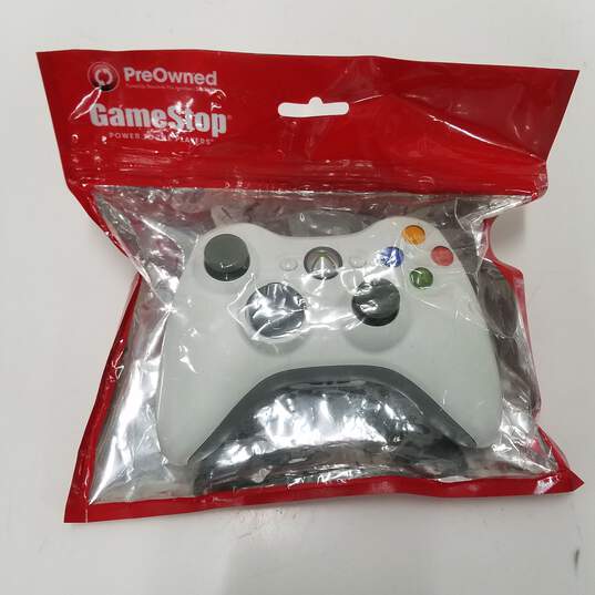 Wireless Xbox 360 Controller in GameStop Bag image number 1